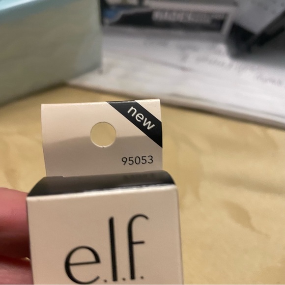 NWT Unopened, Sealed e.l.f. Beautifully Bare Glow Stick: Champage Glow - Picture 6 of 8